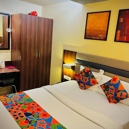Hotel Regal International - Near Mumbai International Airport Andheri East Buitenkant foto