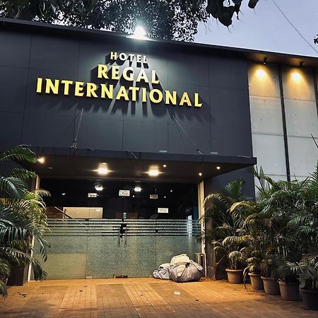 Hotel Regal International - Near Mumbai International Airport Andheri East Buitenkant foto