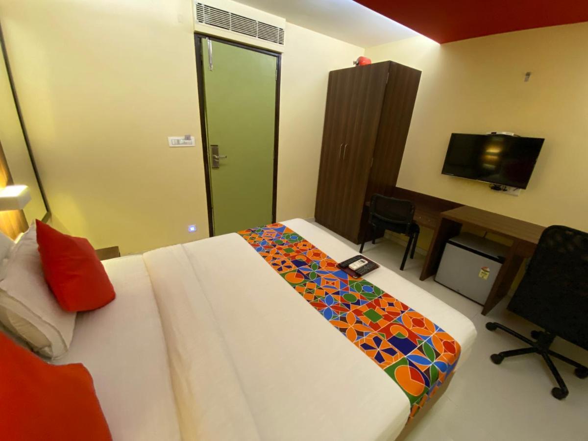 Hotel Regal International - Near Mumbai International Airport Andheri East Buitenkant foto