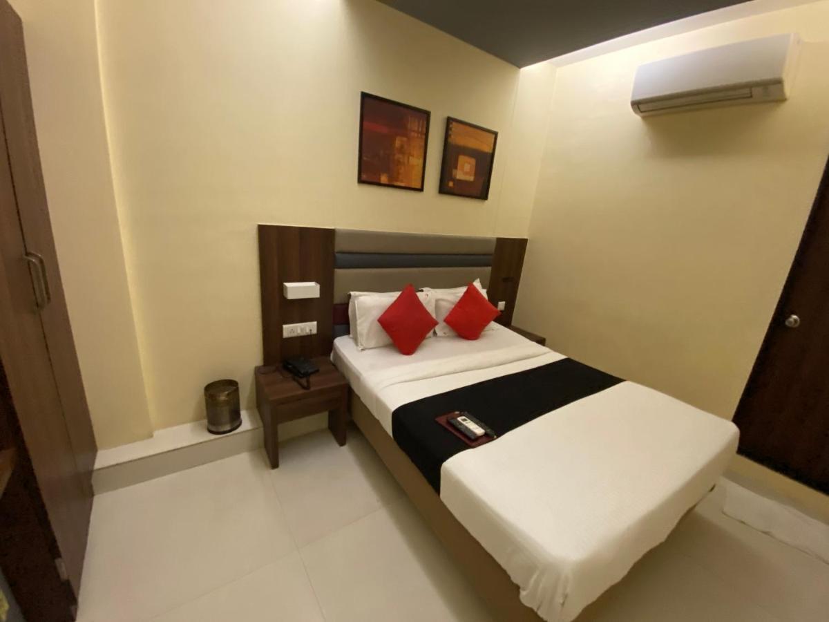 Hotel Regal International - Near Mumbai International Airport Andheri East Buitenkant foto