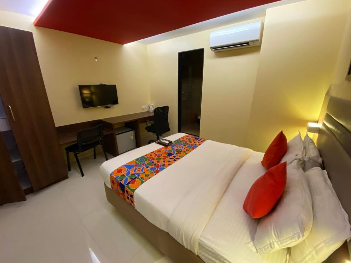 Hotel Regal International - Near Mumbai International Airport Andheri East Buitenkant foto