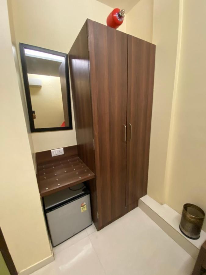 Hotel Regal International - Near Mumbai International Airport Andheri East Buitenkant foto
