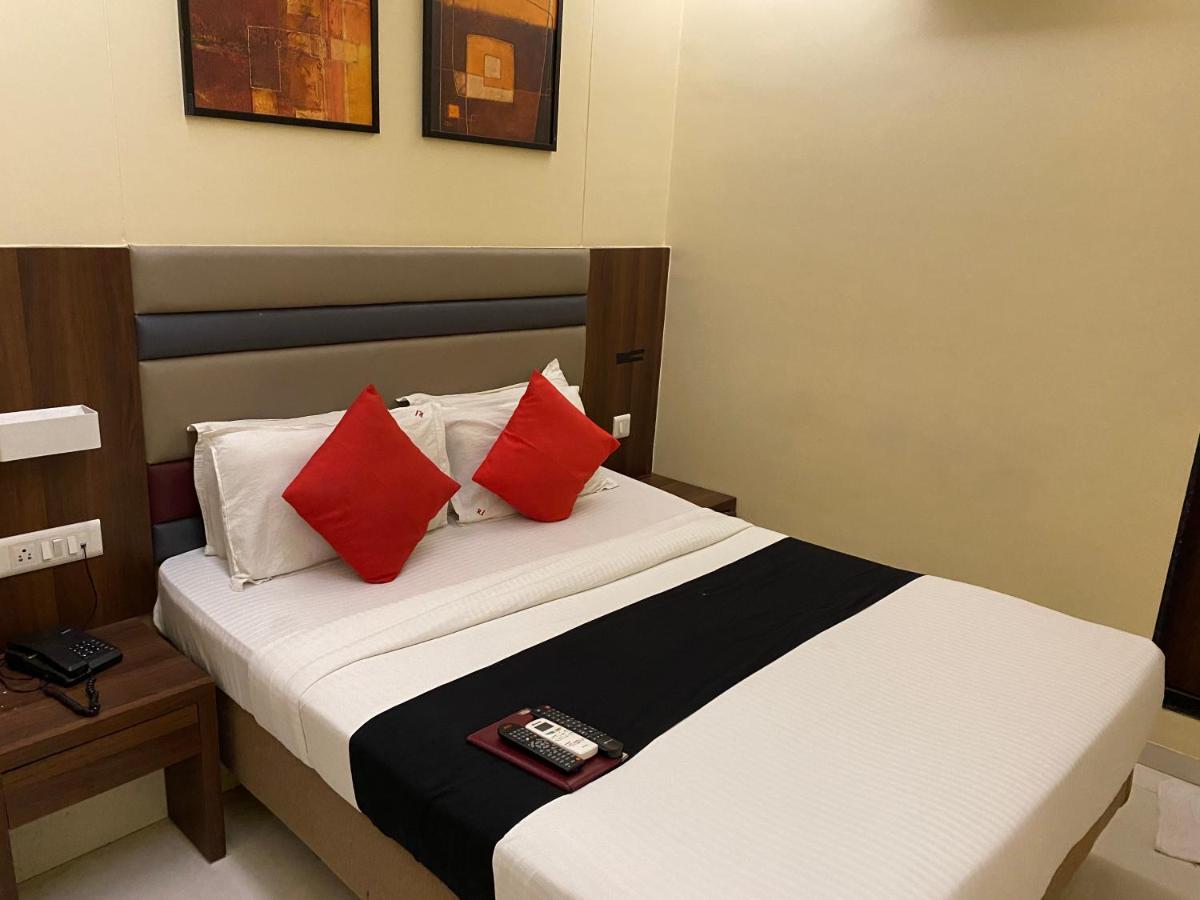 Hotel Regal International - Near Mumbai International Airport Andheri East Buitenkant foto