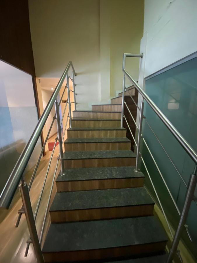 Hotel Regal International - Near Mumbai International Airport Andheri East Buitenkant foto