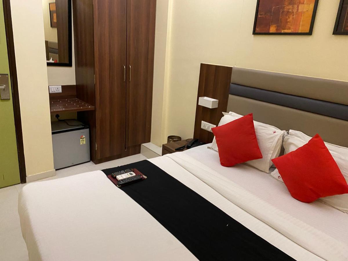 Hotel Regal International - Near Mumbai International Airport Andheri East Buitenkant foto