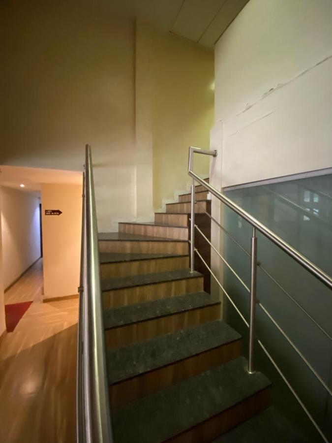 Hotel Regal International - Near Mumbai International Airport Andheri East Buitenkant foto