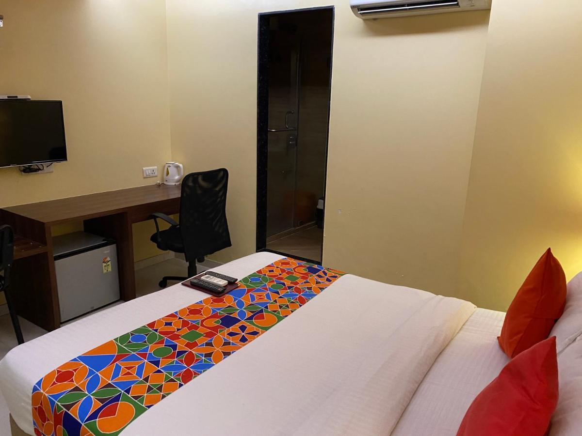 Hotel Regal International - Near Mumbai International Airport Andheri East Buitenkant foto