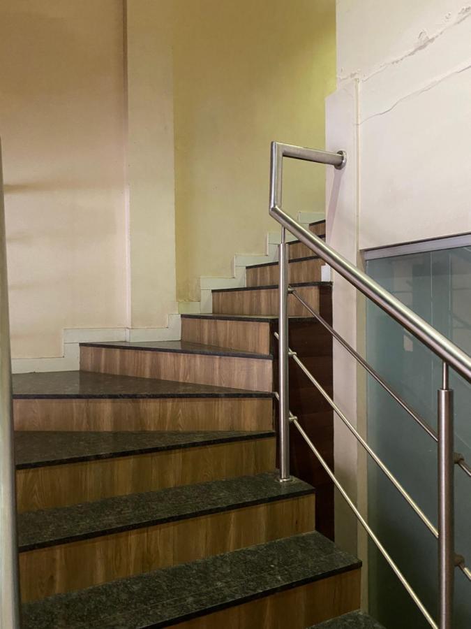 Hotel Regal International - Near Mumbai International Airport Andheri East Buitenkant foto