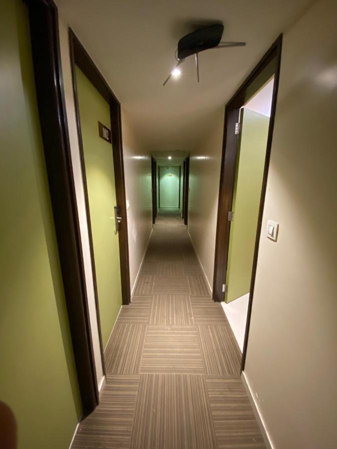Hotel Regal International - Near Mumbai International Airport Andheri East Buitenkant foto