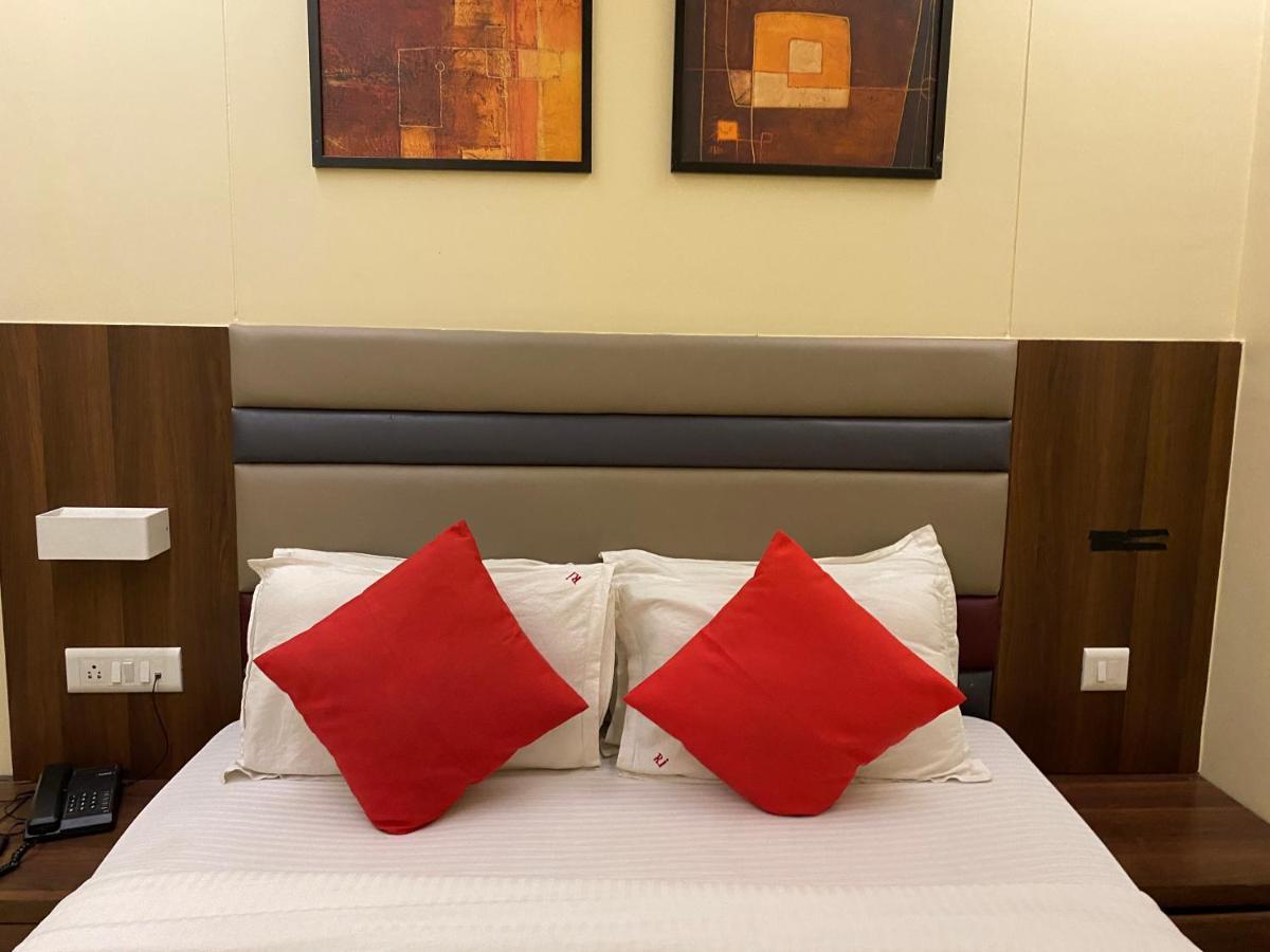 Hotel Regal International - Near Mumbai International Airport Andheri East Buitenkant foto