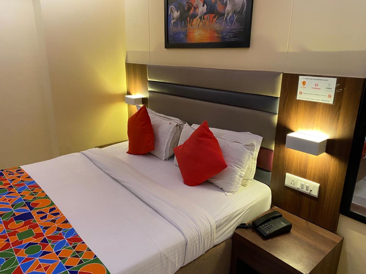 Hotel Regal International - Near Mumbai International Airport Andheri East Buitenkant foto