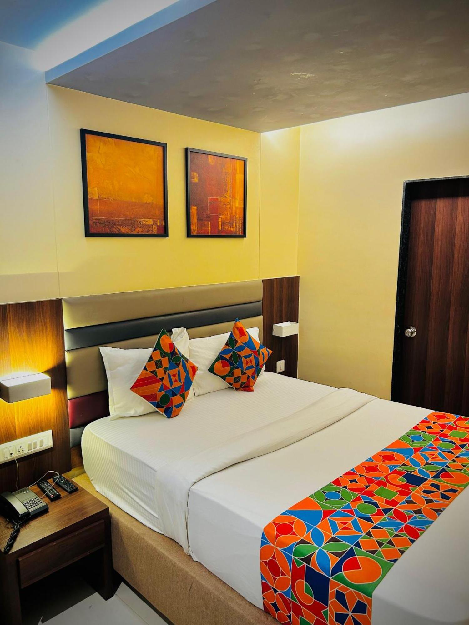 Hotel Regal International - Near Mumbai International Airport Andheri East Buitenkant foto