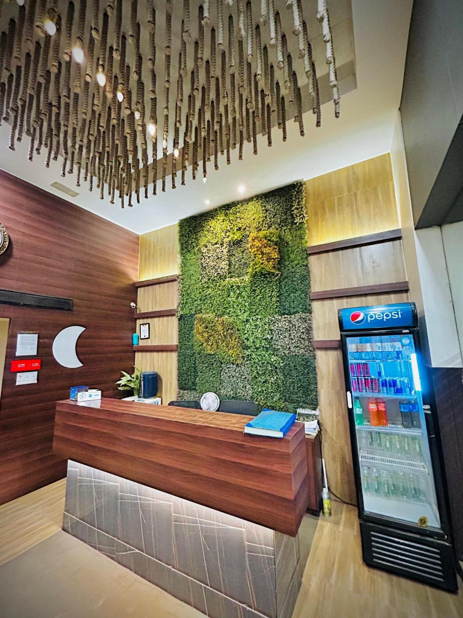 Hotel Regal International - Near Mumbai International Airport Andheri East Buitenkant foto